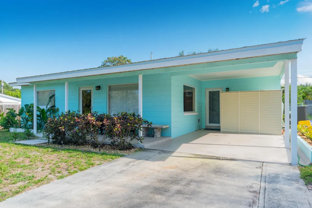 2574 NE Roberta Street Jensen Beach FL 34957