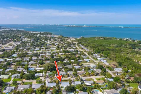 2574 NE Roberta Street Jensen Beach FL 34957