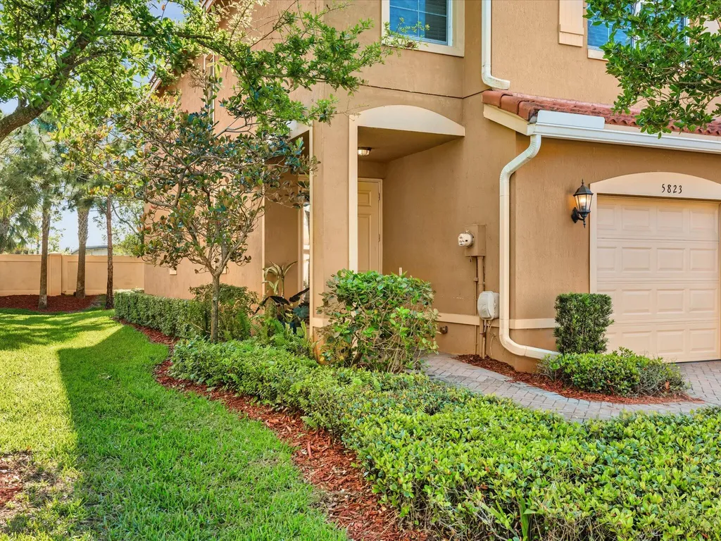 5823 Monterra Club Drive Lake Worth FL 33463