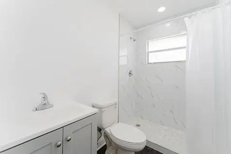 233 Brittany F Delray Beach FL 33446