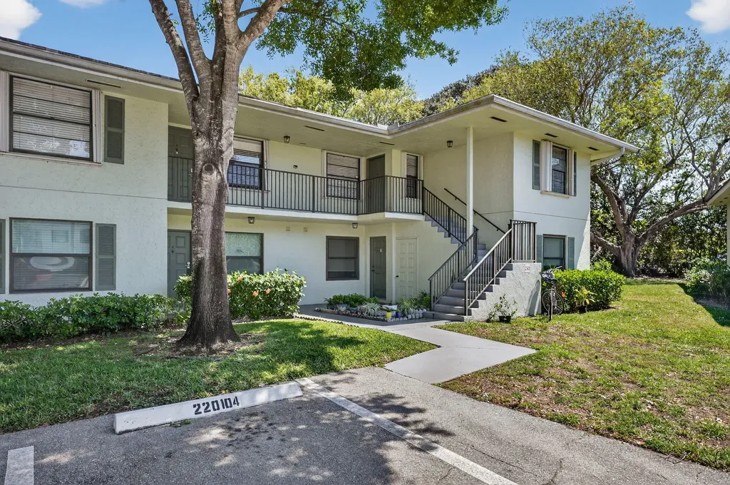 2301 Sabal Ridge Court Palm Beach Gardens FL 33418