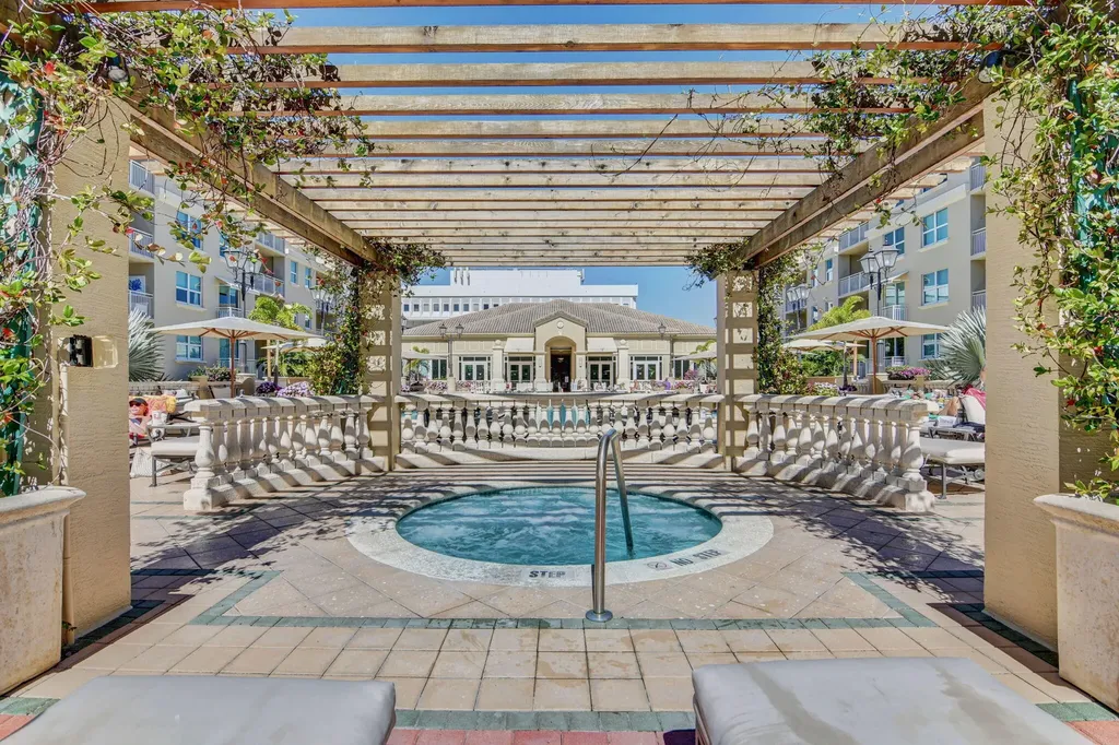 99 SE Mizner Boulevard Boca Raton FL 33432