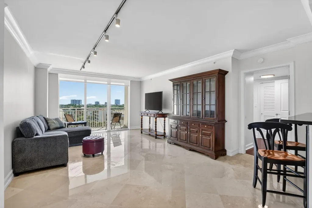 99 SE Mizner Boulevard Boca Raton FL 33432