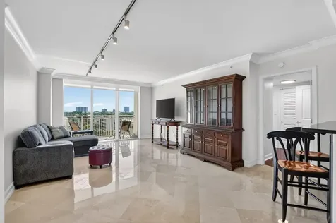 99 SE Mizner Boulevard Boca Raton FL 33432