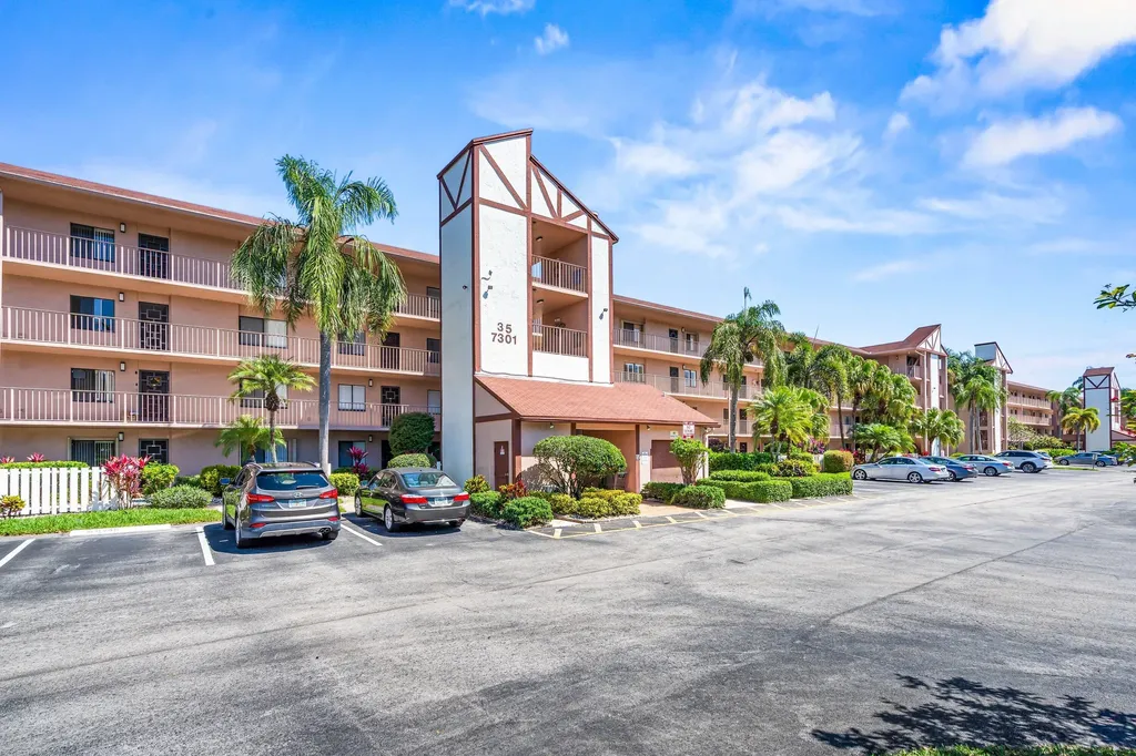 7301 Amberly Lane Delray Beach FL 33446