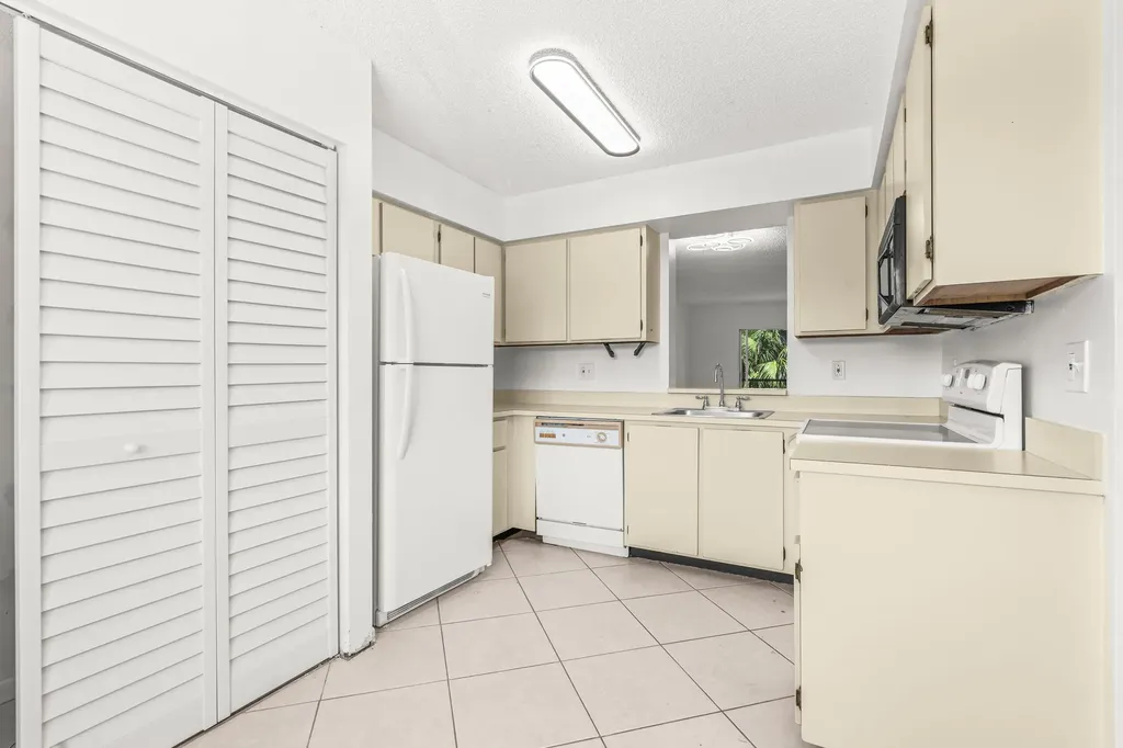 7301 Amberly Lane Delray Beach FL 33446