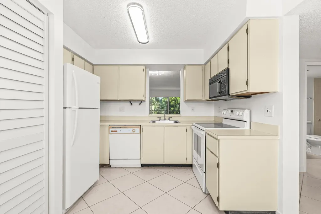 7301 Amberly Lane Delray Beach FL 33446