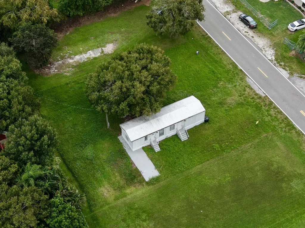 585 NW Avenue D Moore Haven FL 33471