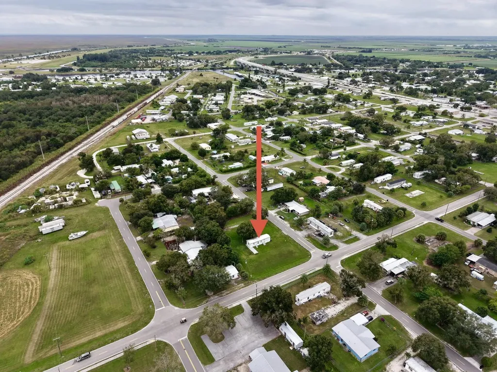 585 NW Avenue D Moore Haven FL 33471