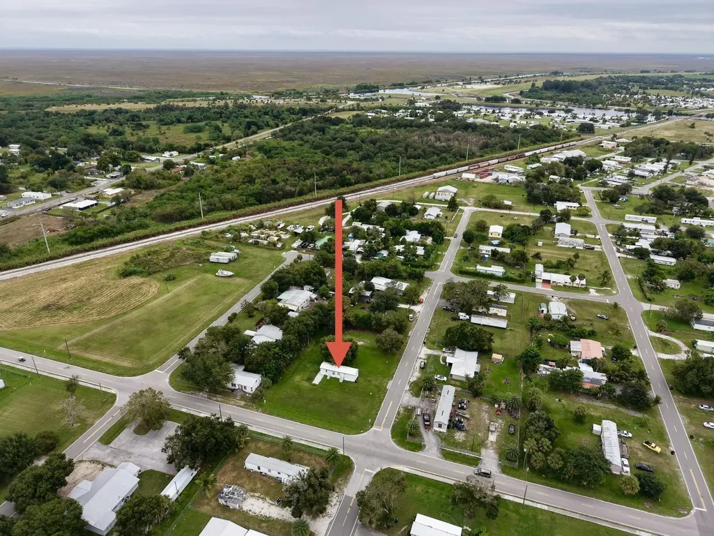 585 NW Avenue D Moore Haven FL 33471