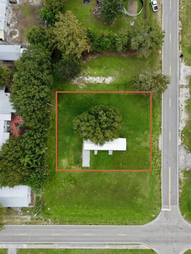 585 NW Avenue D Moore Haven FL 33471