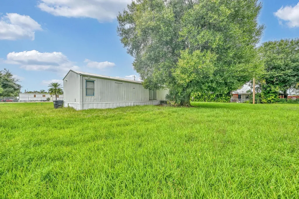 585 NW Avenue D Moore Haven FL 33471