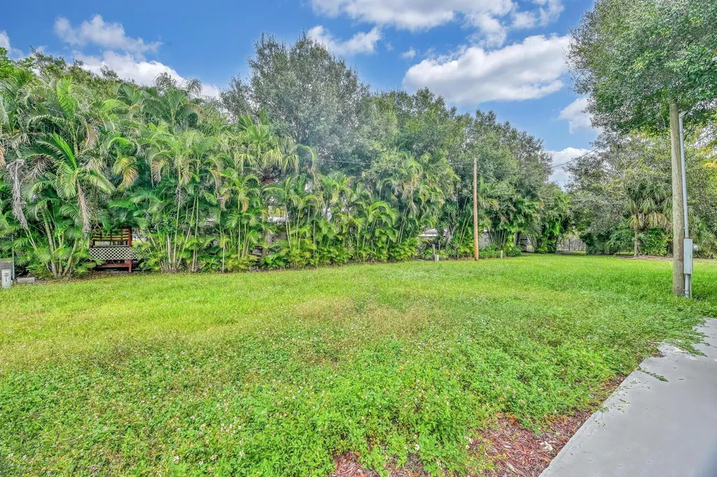 585 NW Avenue D Moore Haven FL 33471