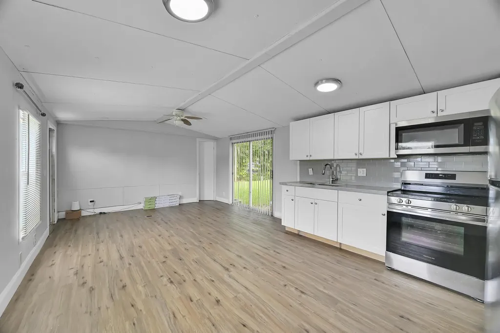585 NW Avenue D Moore Haven FL 33471