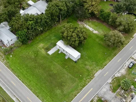 585 NW Avenue D Moore Haven FL 33471