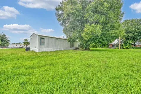 585 NW Avenue D Moore Haven FL 33471