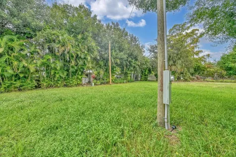 585 NW Avenue D Moore Haven FL 33471