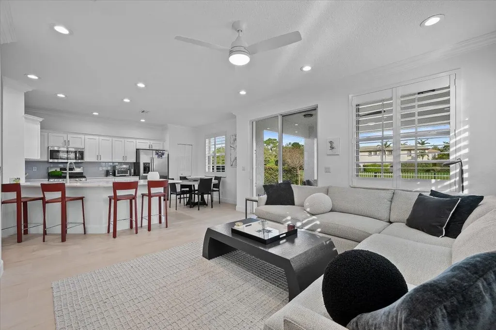 653 Castle Drive Palm Beach Gardens FL 33410