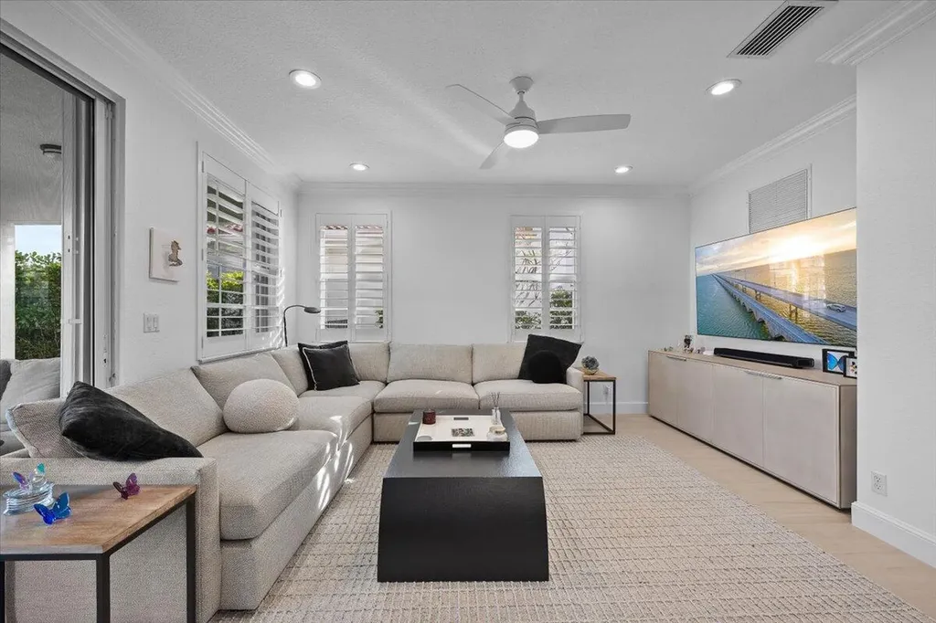 653 Castle Drive Palm Beach Gardens FL 33410
