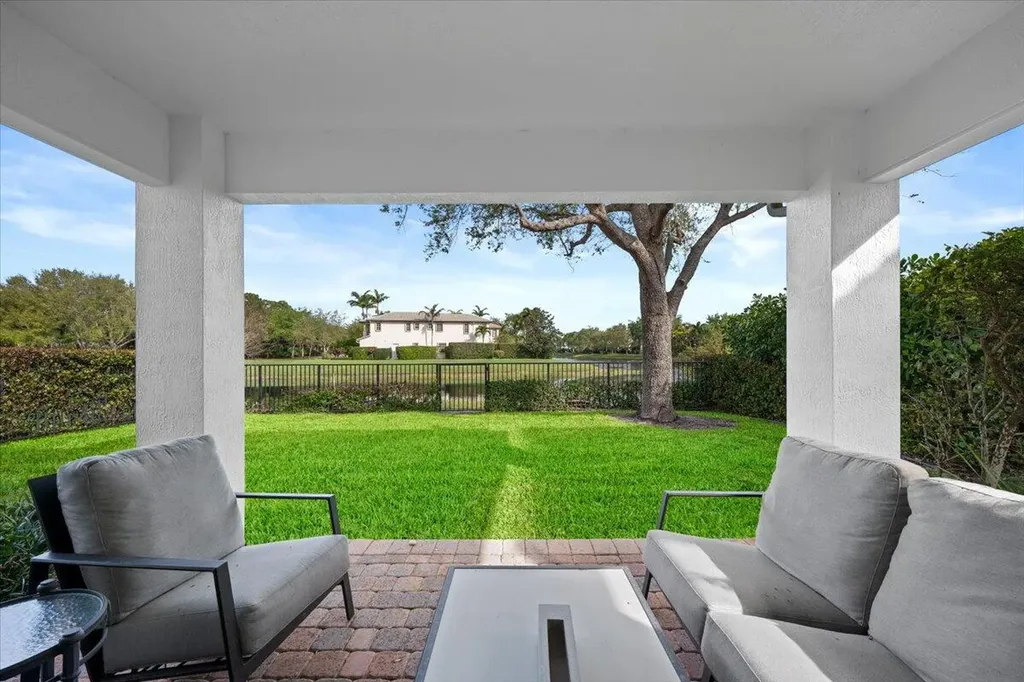 653 Castle Drive Palm Beach Gardens FL 33410