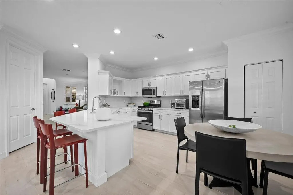 653 Castle Drive Palm Beach Gardens FL 33410