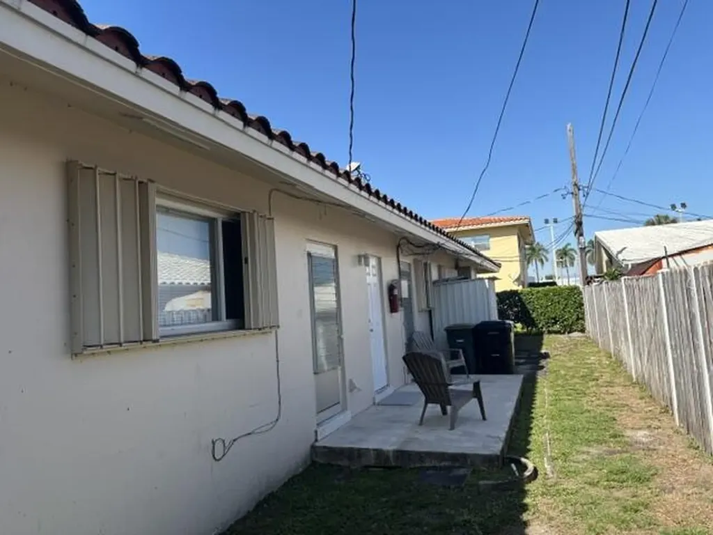 1911 NE 27th Court Lighthouse Point FL 33064