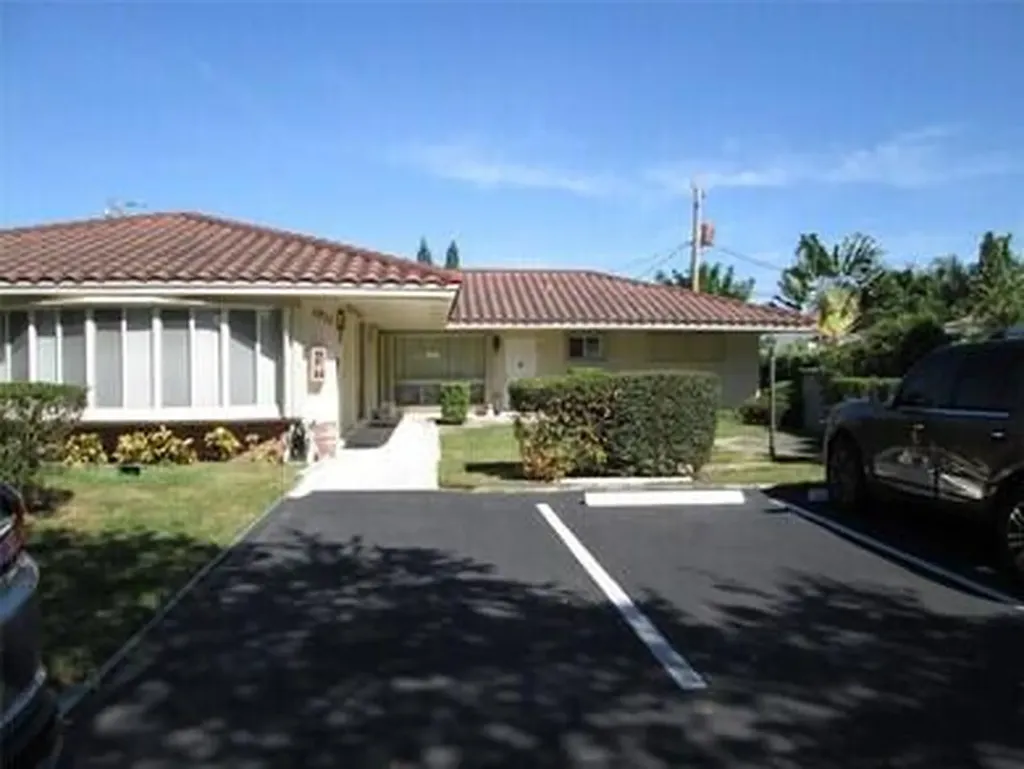 1911 NE 27th Court Lighthouse Point FL 33064