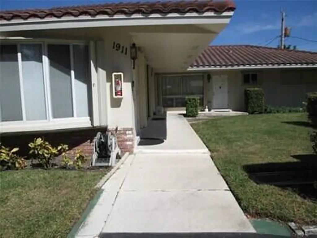 1911 NE 27th Court Lighthouse Point FL 33064