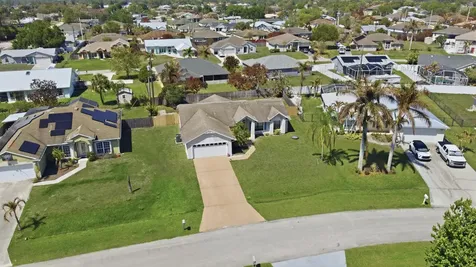 183 SW Hide Place Port St Lucie FL 34953
