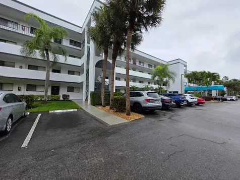 4725 Lucerne Lakes Boulevard E Greenacres FL 33467
