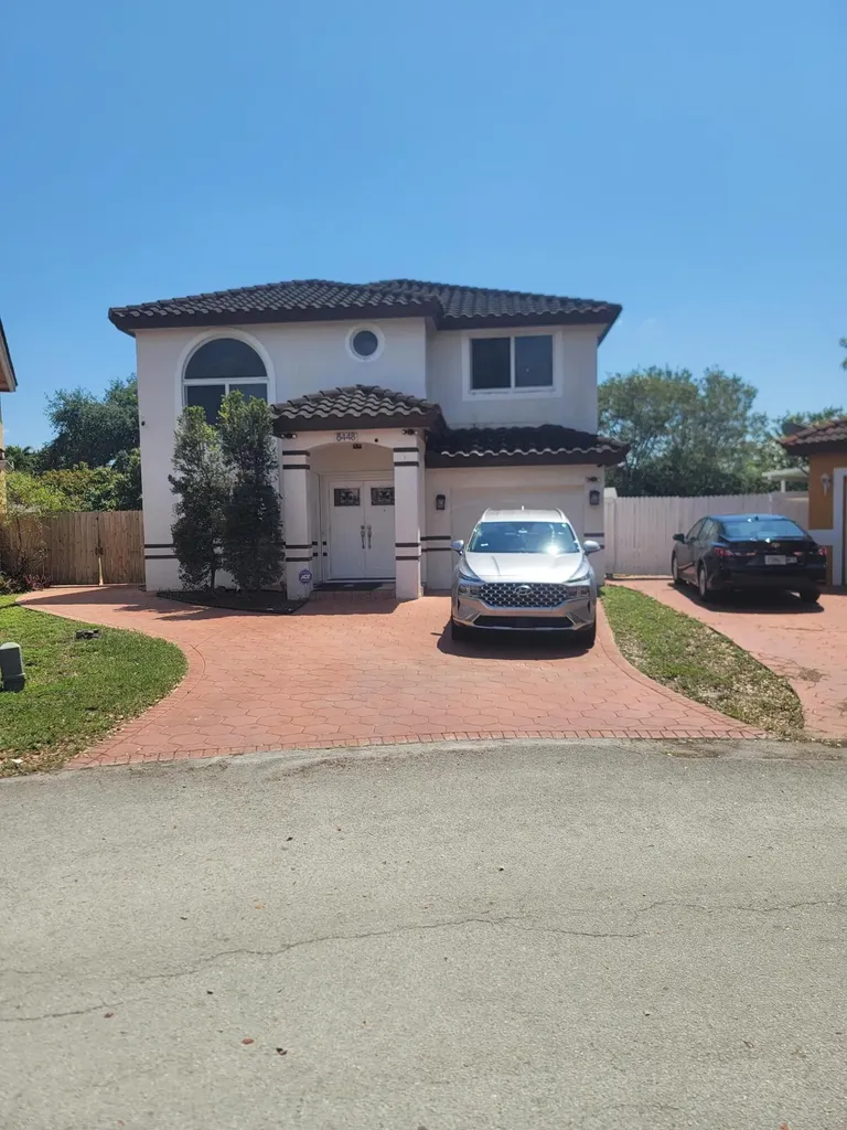 8448 NW 196th Terrace Hialeah FL 33015