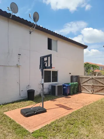 8448 NW 196th Terrace Hialeah FL 33015
