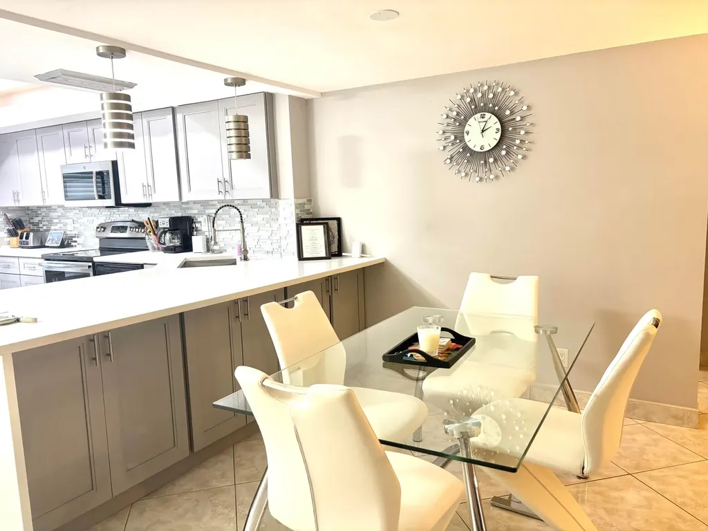 1714 Consulate Place West Palm Beach FL 33401