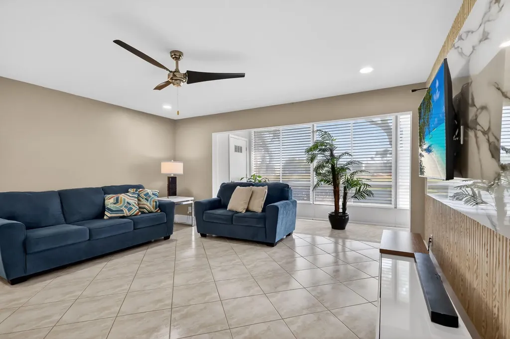 492 Piedmont Delray Beach FL 33484
