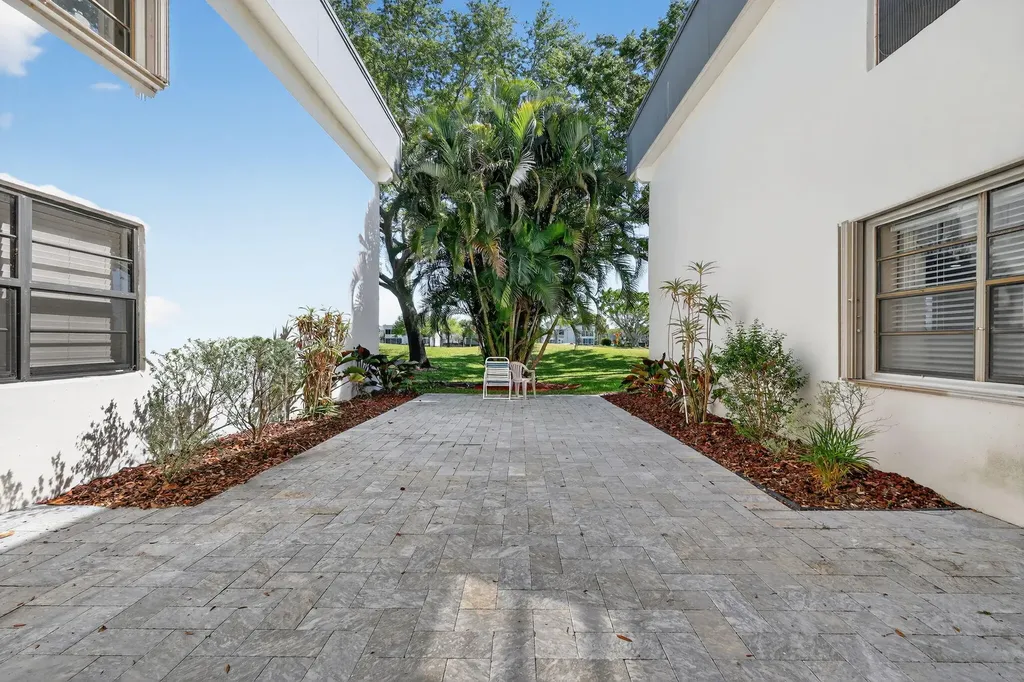 492 Piedmont Delray Beach FL 33484