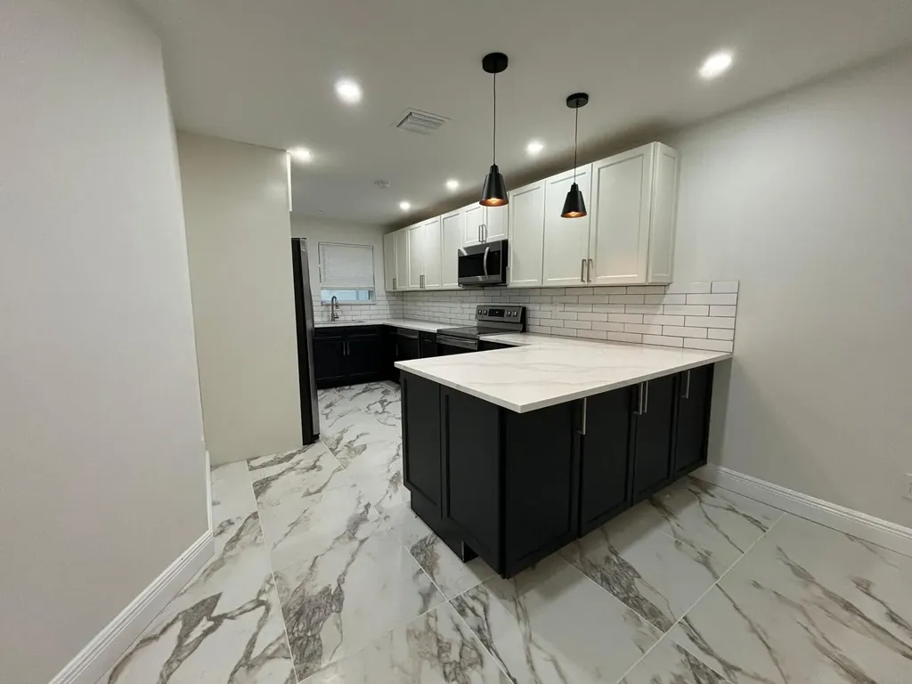 800 SW 7th Street Hallandale Beach FL 33009