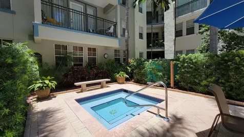 533 NE 3rd Avenue Fort Lauderdale FL 33301