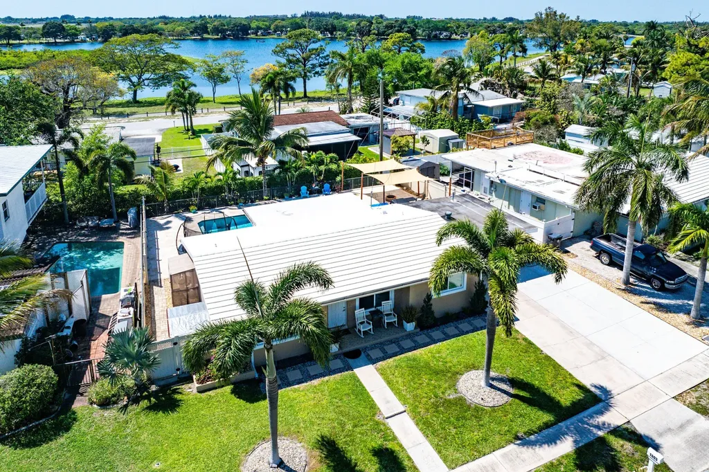 1603 Crest Drive Lake Worth FL 33461