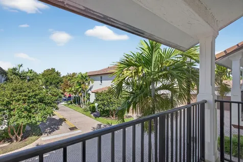 4718 Monarch Way Coconut Creek FL 33073