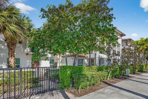 4718 Monarch Way Coconut Creek FL 33073