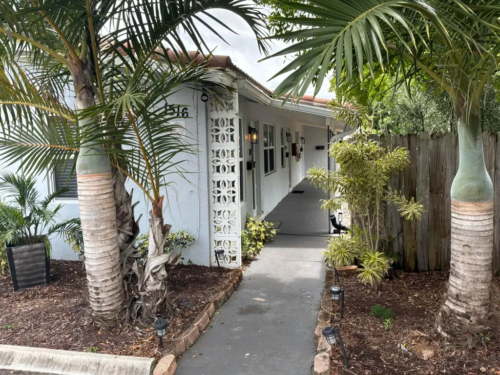 1516 N Dixie Highway Fort Lauderdale FL 33304
