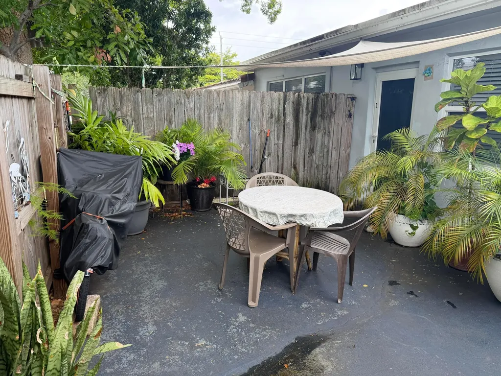 1516 N Dixie Highway Fort Lauderdale FL 33304