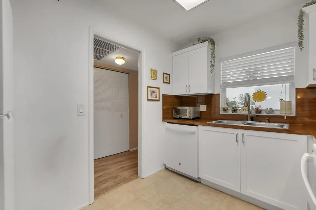 9440 Live Oak Place Davie FL 33324