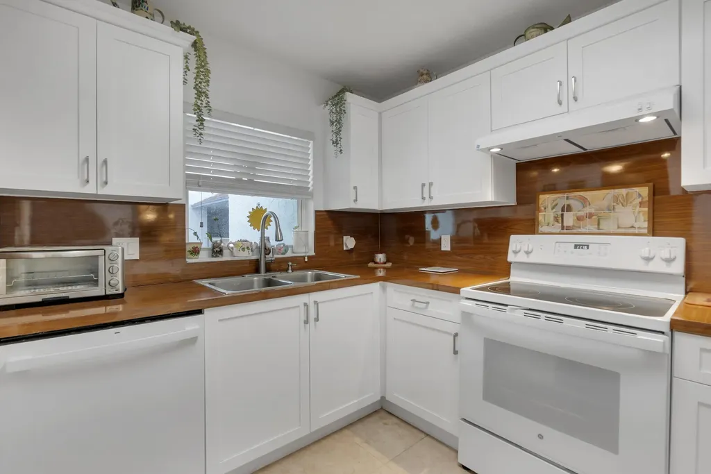 9440 Live Oak Place Davie FL 33324