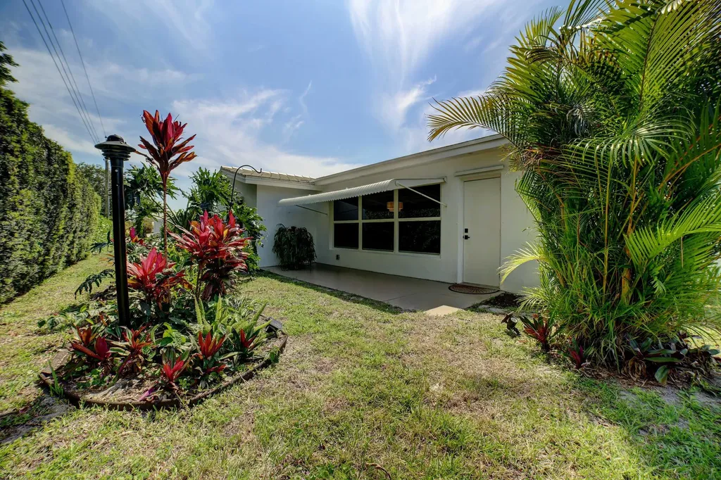 132 NW 10th Court Boynton Beach FL 33426