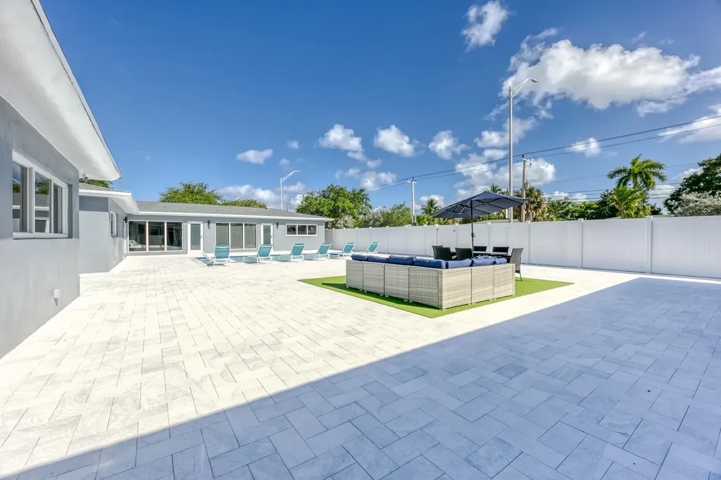 2009 NE 26th Street Wilton Manors FL 33305