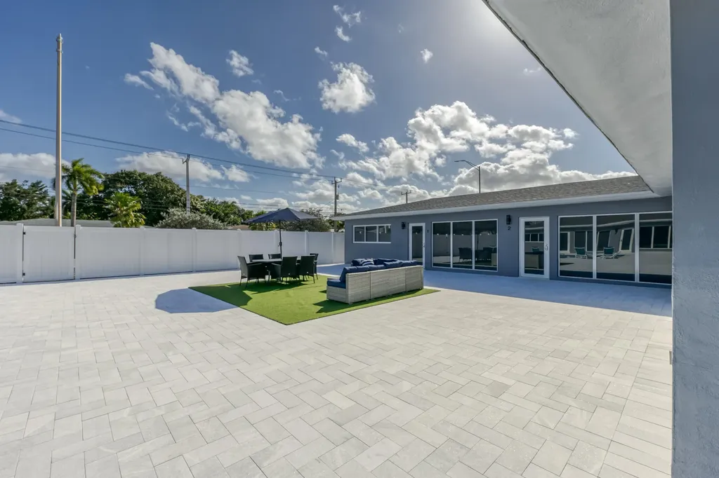 2009 NE 26th Street Wilton Manors FL 33305