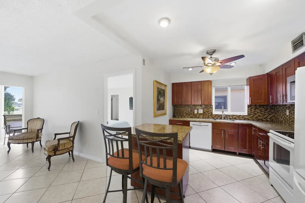 129 Piedmont C Delray Beach FL 33484