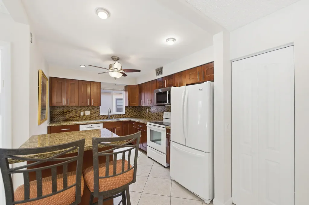 129 Piedmont C Delray Beach FL 33484