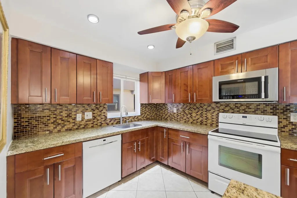 129 Piedmont C Delray Beach FL 33484